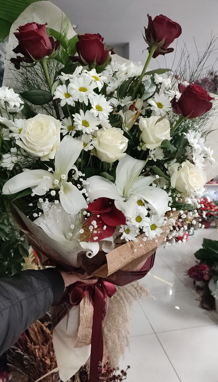 Lilyumlu Mevsim Buketi